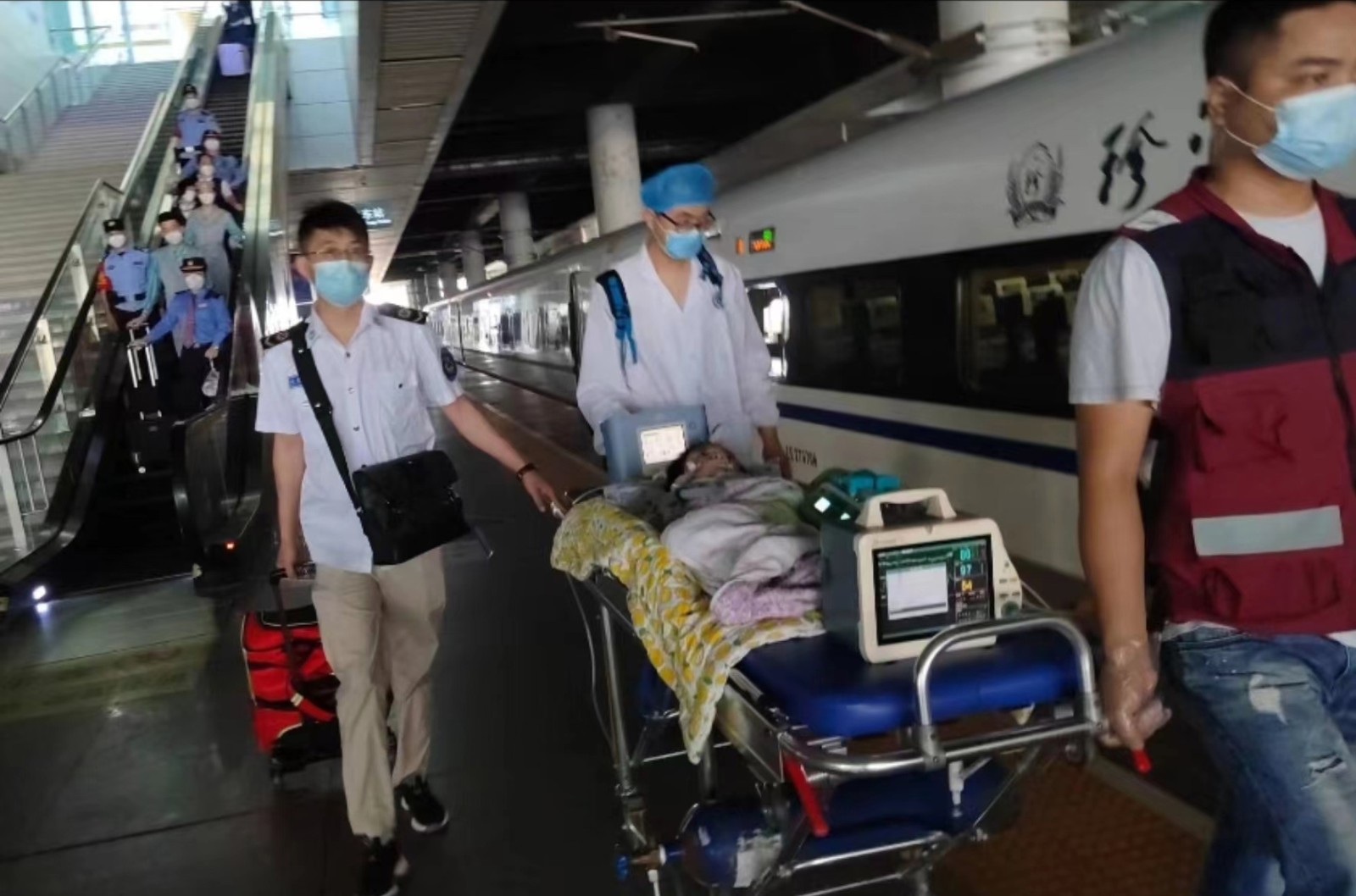 青冈县高铁转运公司